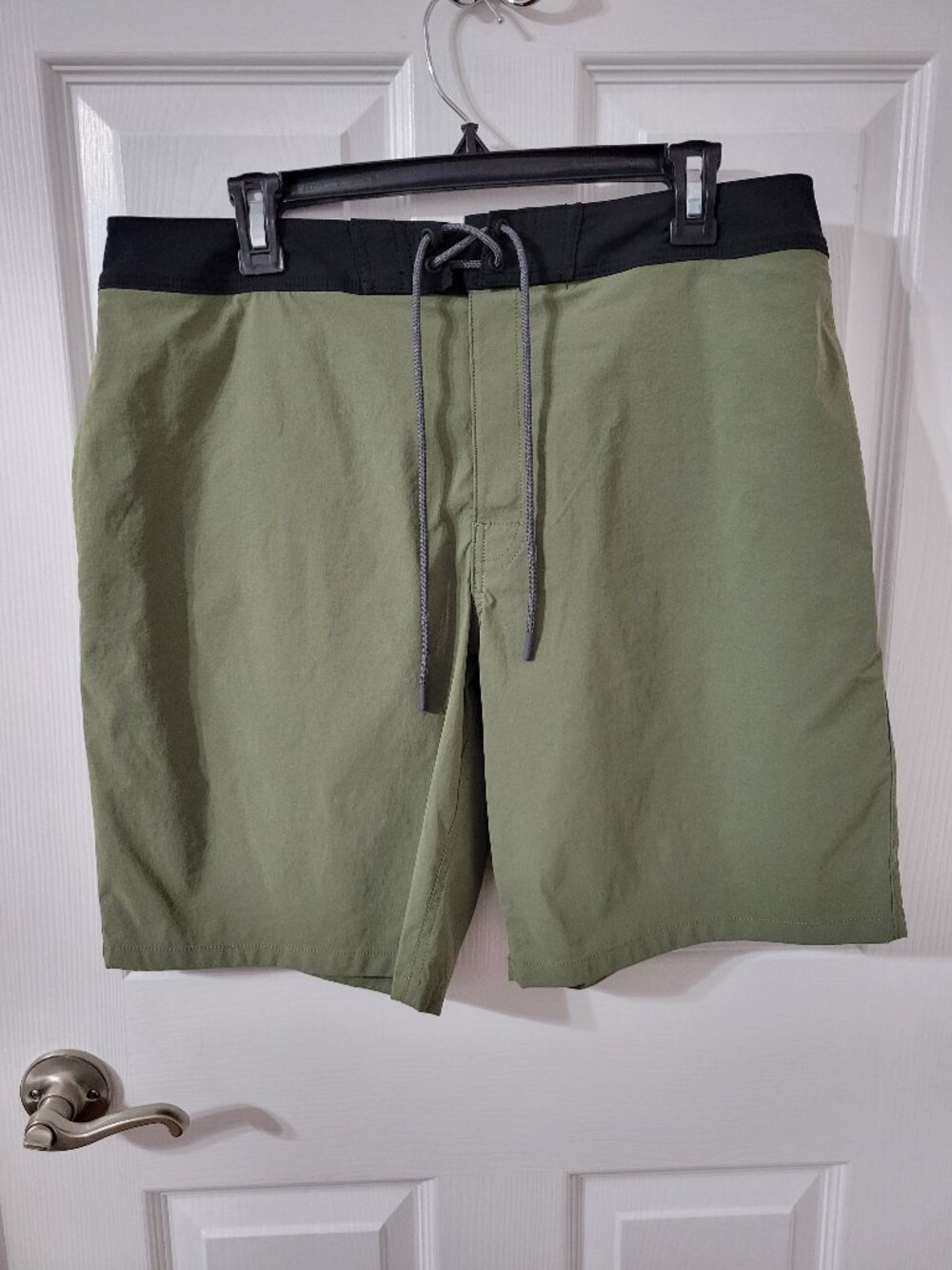 J. Crew Men's Original Swimwear Board Shorts Size 34 Olive Green & Black NWT